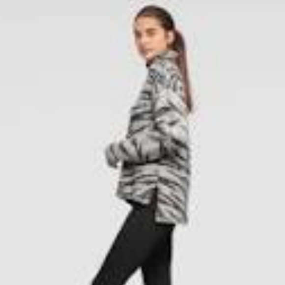 DKNY Zebra Print Turtleneck Sweater Grey /Graphite S - Picture 2 of 12